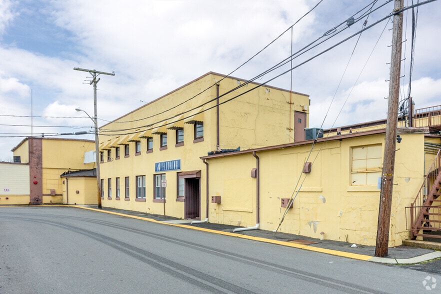 More Photos Of 3 Cass St, Keyport Warehouse For Lease