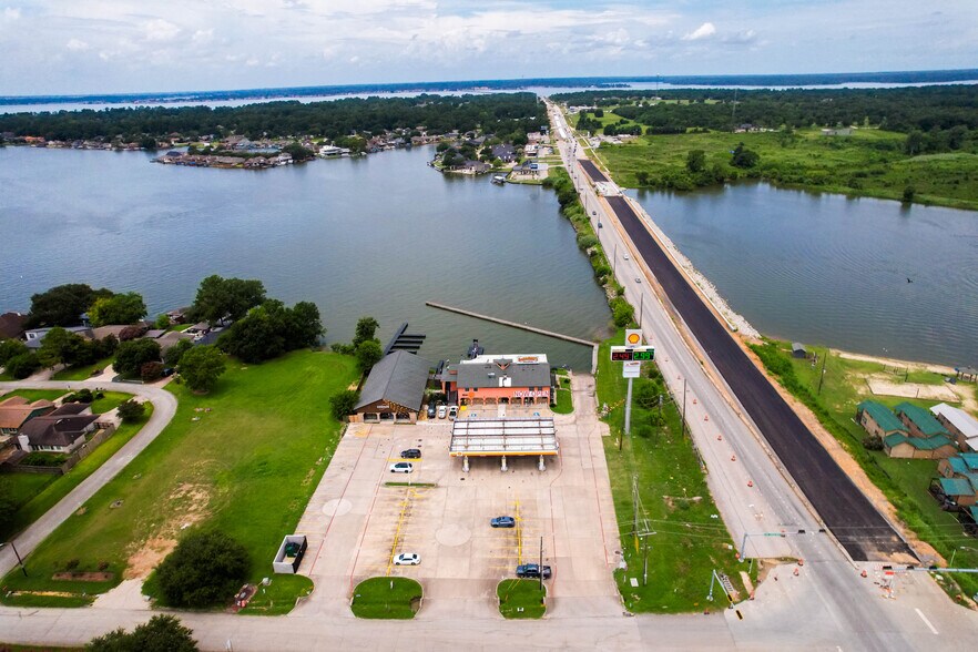 More Photos Of 12947 Lake Conroe Hills Dr, Willis Restaurant For Lease