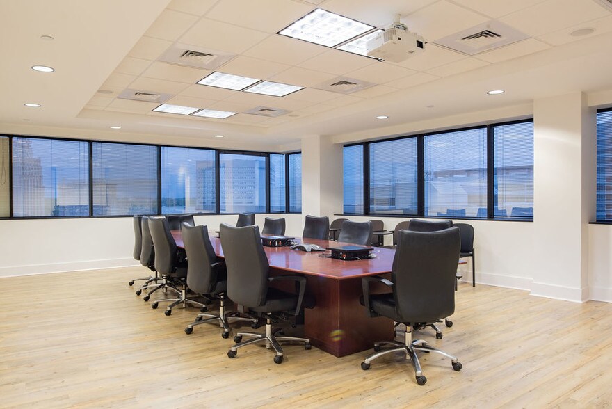 More Photos Of 200 S Lamar St, Jackson Office For Sale