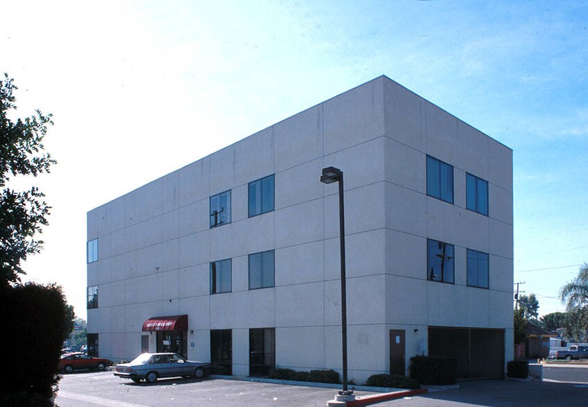 Primary Photo Of 10301 Garvey Ave, El Monte Medical For Lease