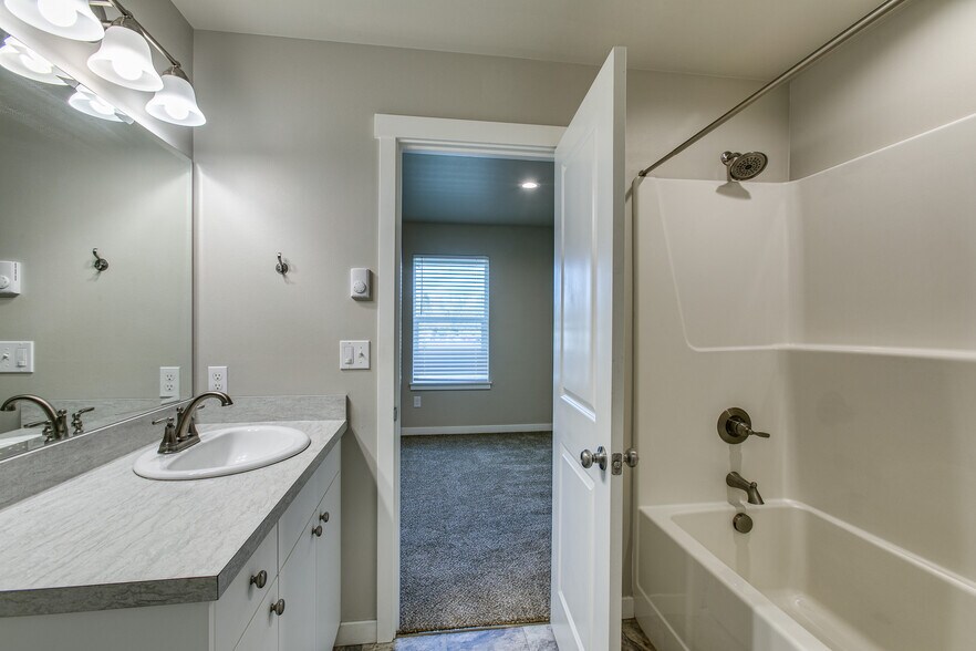 More Photos Of 1205 Boon St, Sumas Apartments For Sale