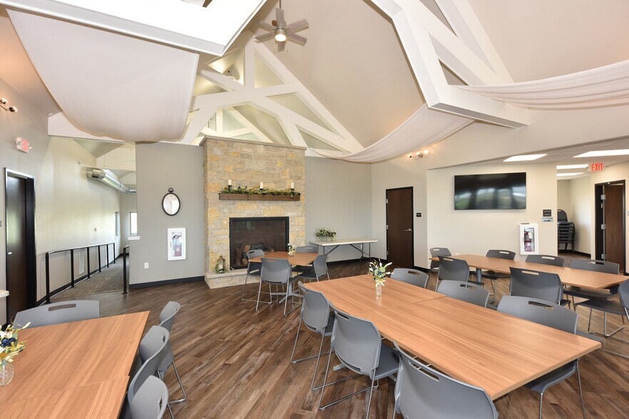 More Photos Of N9450 Mohawk Rd, Theresa Office For Sale