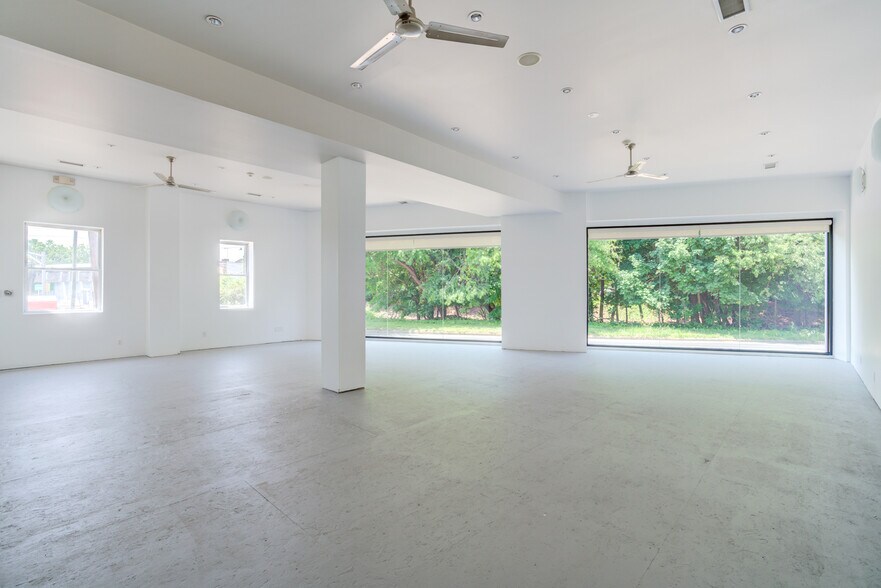 More Photos Of 525 N Dean St, Englewood Storefront Retail Office For Sale