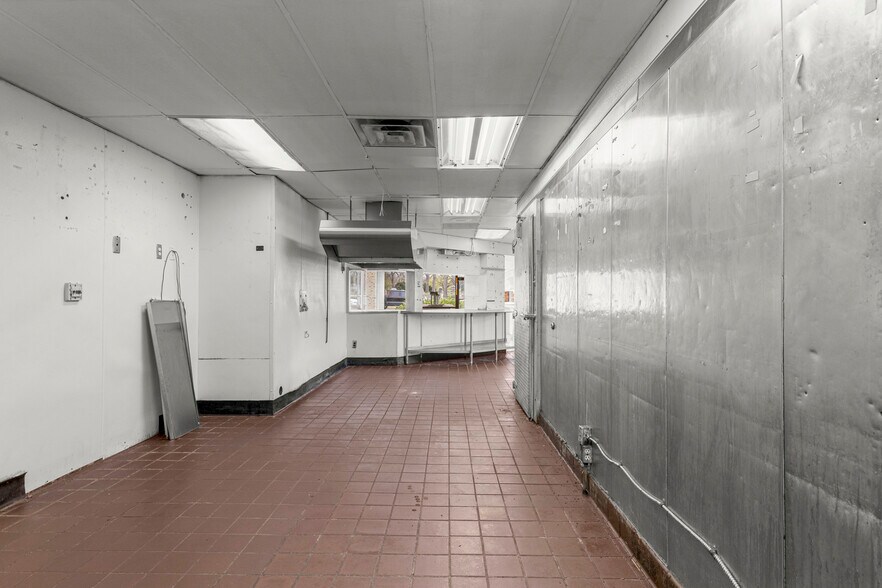 More Photos Of 15839 Telegraph Rd, Redford Township Fast Food For Lease