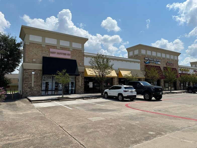 More Photos Of 8905-8907 S Highway 377, Benbrook Unknown For Lease