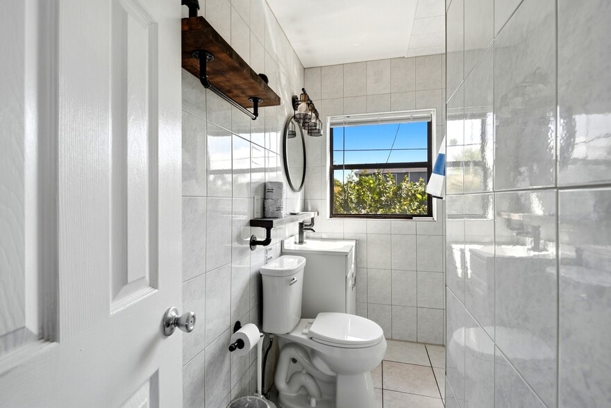 More Photos Of 11965 Gulf Blvd, Treasure Island Hotel For Sale