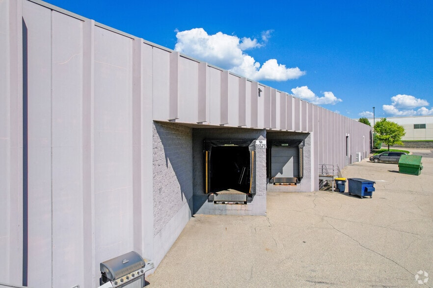 More Photos Of 3201 County Road 42 W, Burnsville Showroom For Lease