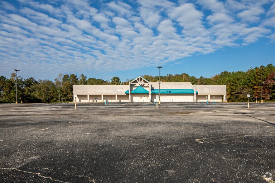 More Photos Of 2120 HWY 19 N, Meridian Freestanding For Lease