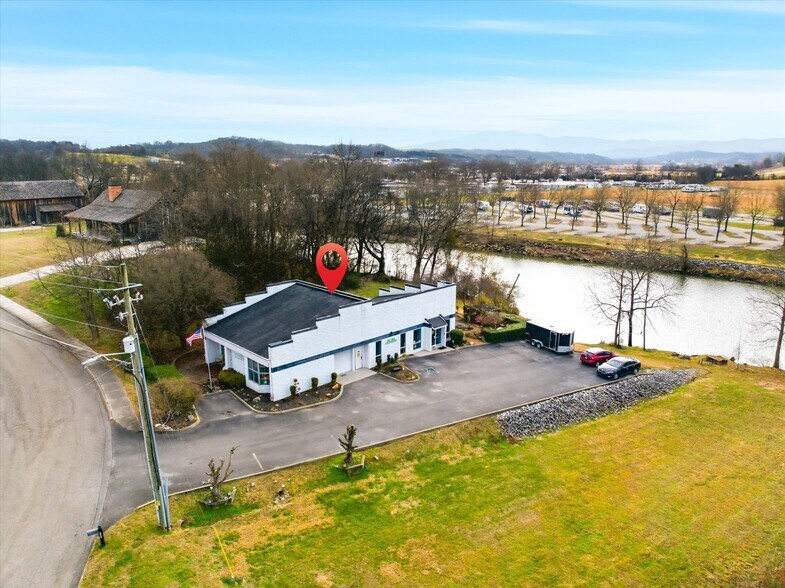 More Photos Of 2376 Business Center Cir, Sevierville Freestanding For Sale