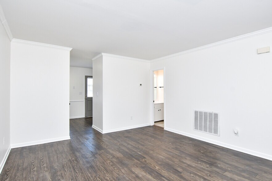 More Photos Of 1114 N Franklin Rd, Greenville Apartments For Sale