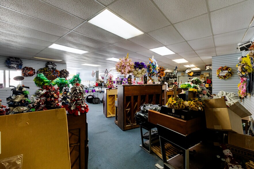 More Photos Of 4922 Mahoning Ave NW, Warren Auto Dealership For Sale