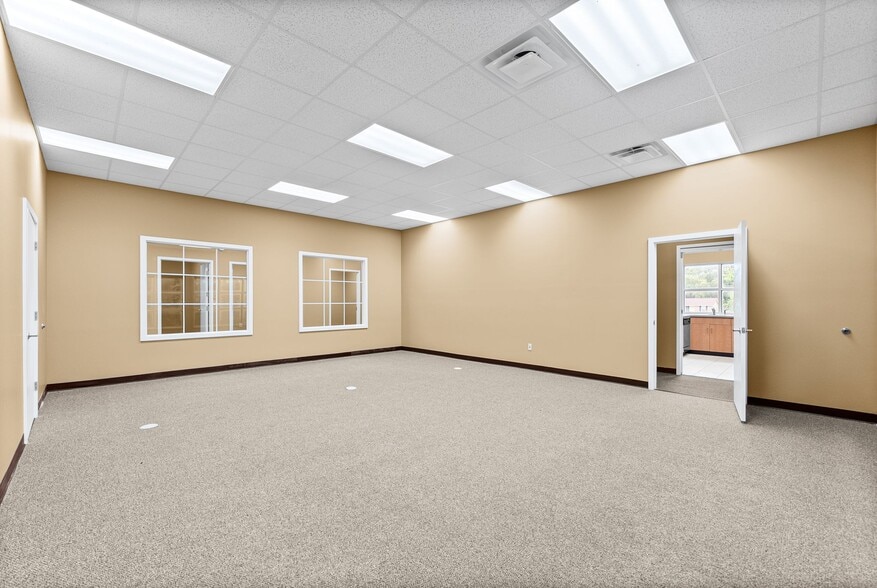More Photos Of 2231 Stokes Rd, Clarksville Storefront Retail Office For Lease