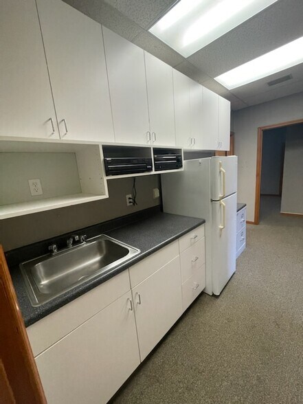 More Photos Of 6 Emerald Ter, Swansea Medical For Lease