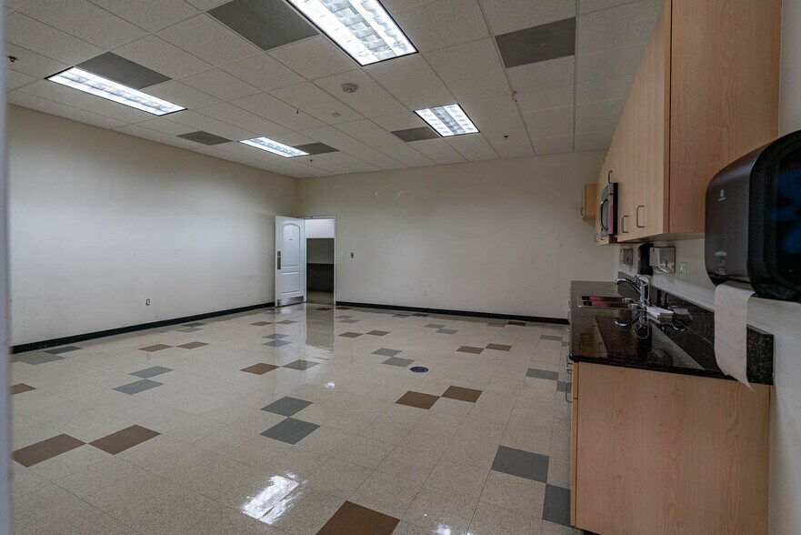 More Photos Of 314-320 E Avenue K6, Lancaster Industrial For Lease
