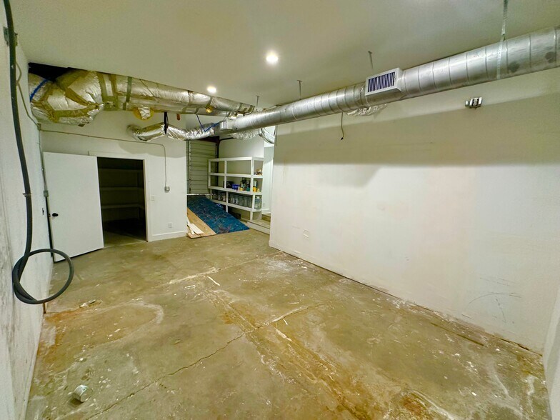 More Photos Of 1608 Madison St, Shelbyville General Retail For Sale