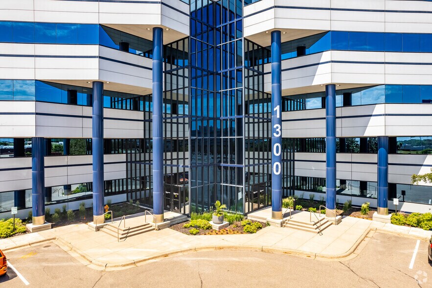 More Photos Of 3433 NE Broadway St, Minneapolis Unknown For Lease