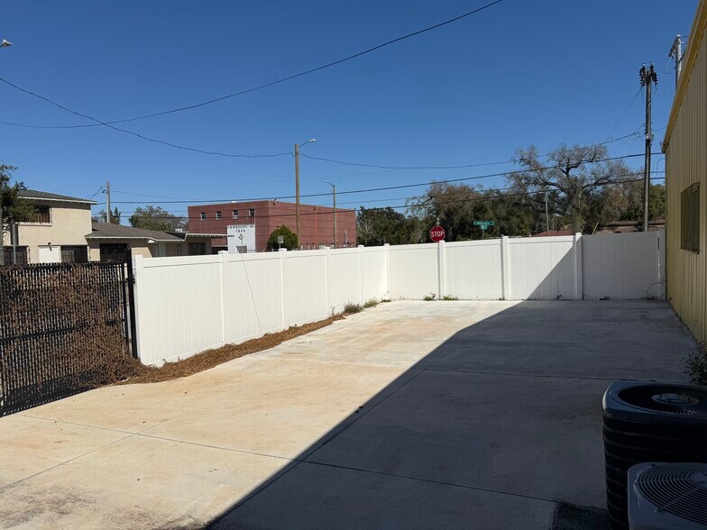 More Photos Of 5010 N Nebraska Ave, Tampa Light Distribution For Lease