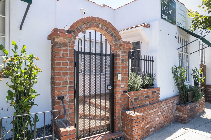 More Photos Of 1020 Pico Blvd, Santa Monica Storefront Retail Office For Lease