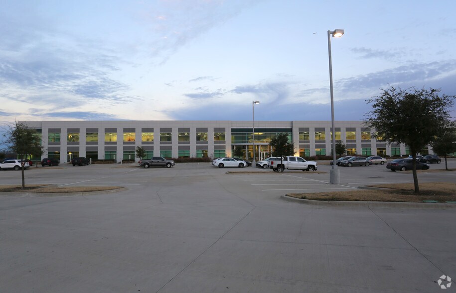 More Photos Of 2900 Lake Vista Dr, Lewisville Office For Lease