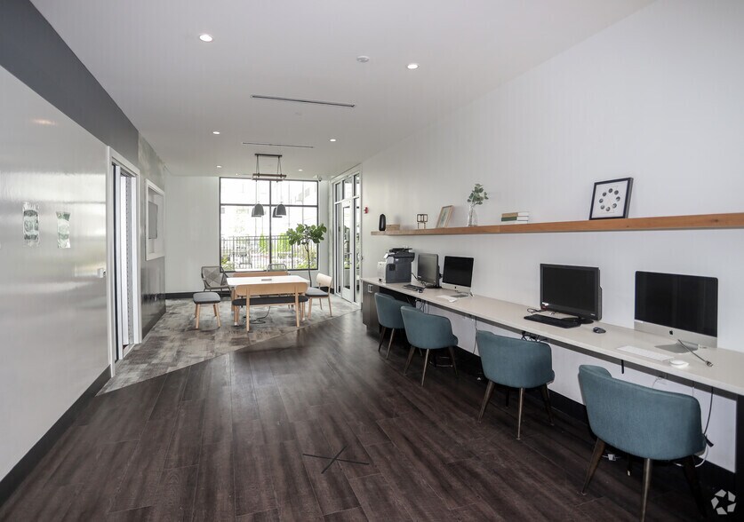 More Photos Of 1425 N Dunn St, Bloomington Apartments For Lease