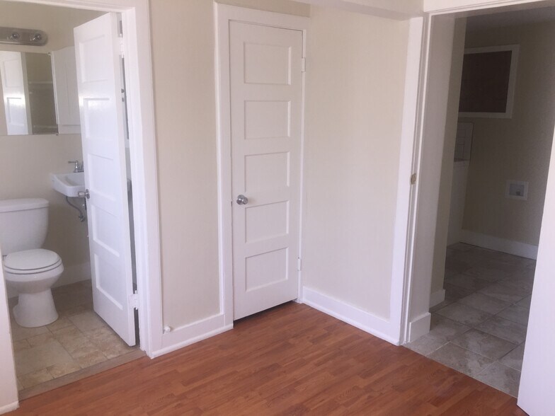 More Photos Of 2016-2020 E Main St, Ventura Storefront Retail Office For Sale