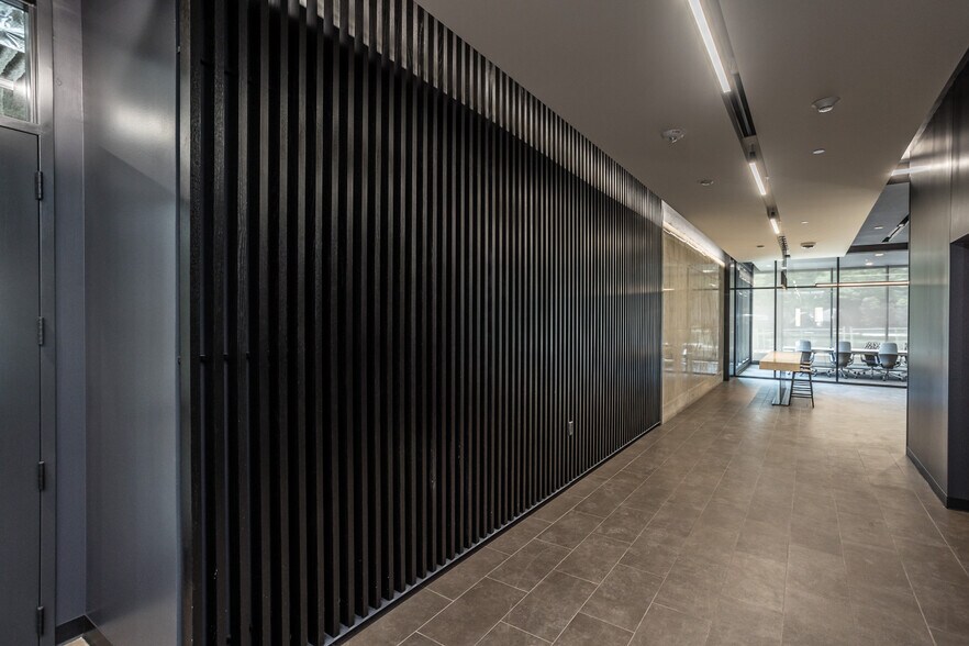 More Photos Of 611 5th Ave, Des Moines Office For Lease