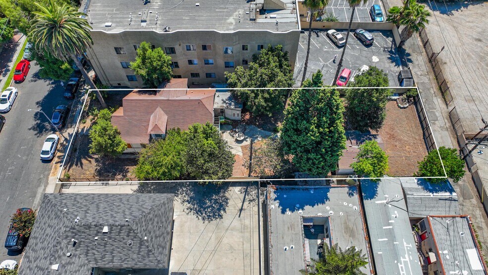 More Photos Of 3015 Shrine Pl, Los Angeles Dormitory For Sale