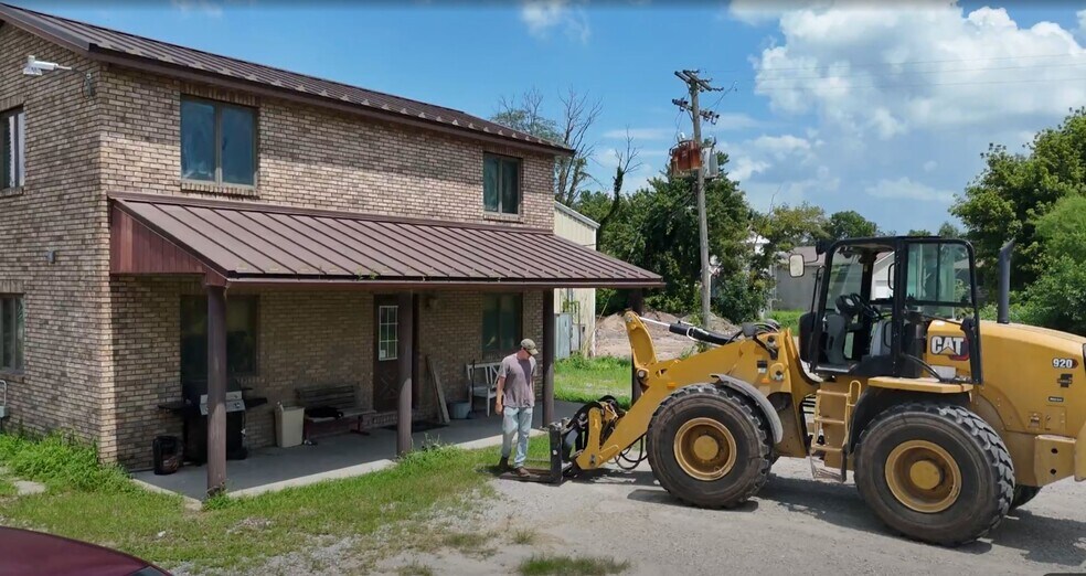 More Photos Of 364 E Old IL 250, Noble Industrial For Sale