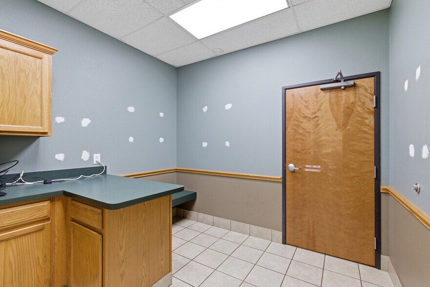 More Photos Of 1695 S State Highway 121, Lewisville Veterinarian Kennel For Sale