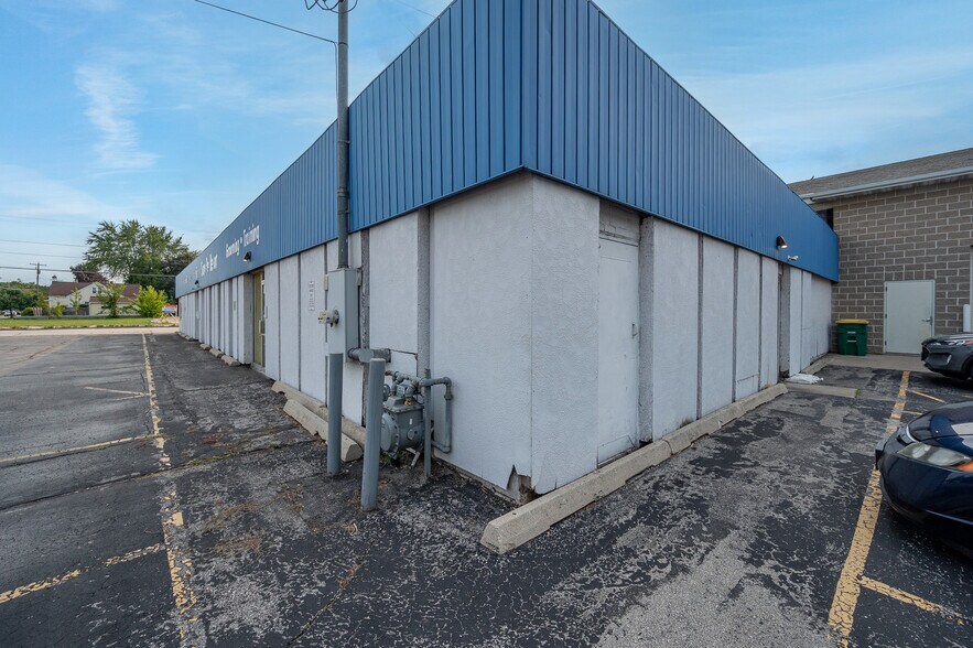 More Photos Of 1279 E Mason St, Green Bay Storefront For Sale