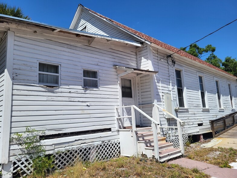 More Photos Of 2902 N Albany Ave, Tampa Religious Facility For Sale