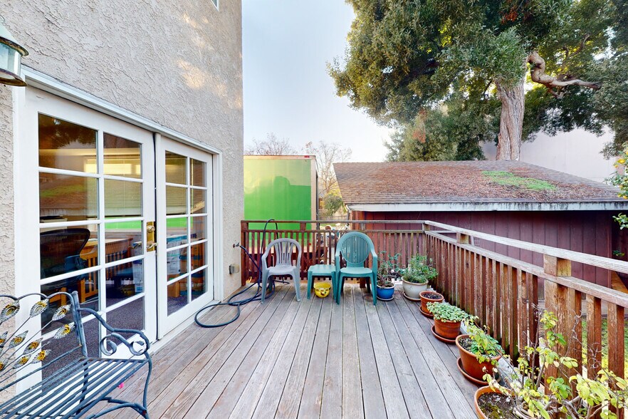 More Photos Of 54 Railroad Ave, Richmond Office Residential For Sale