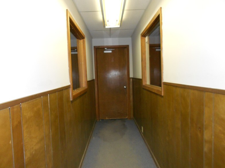 More Photos Of 218 Elm St, Abilene Flex For Sale