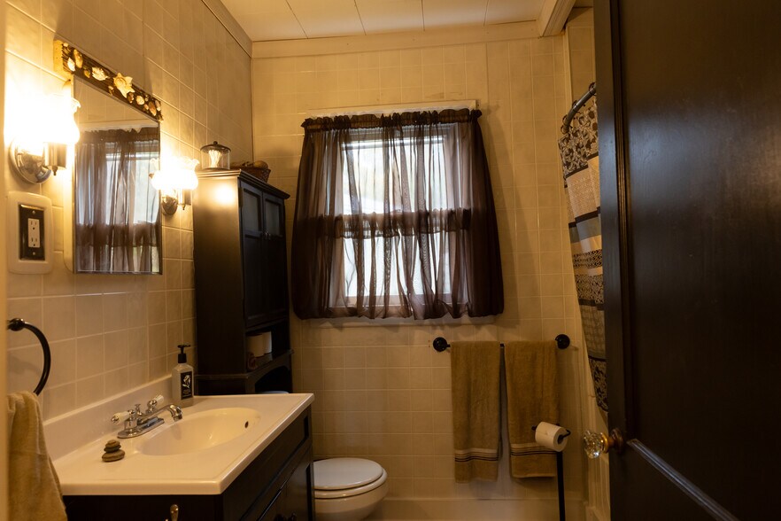 More Photos Of 2800 NY-49, West Monroe Auto Repair For Sale