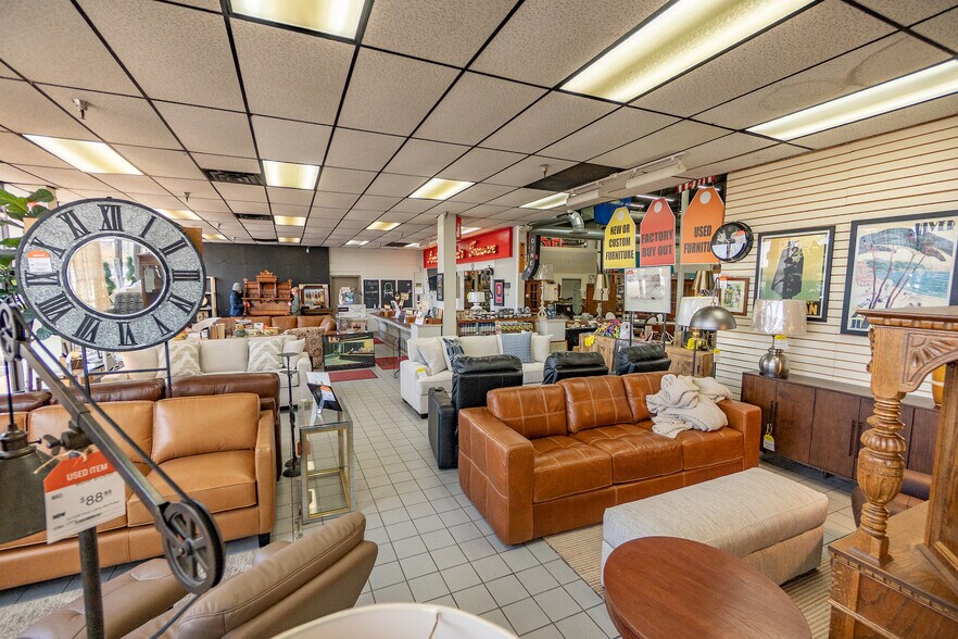 More Photos Of 2550 Regency Rd, Lexington Showroom For Lease