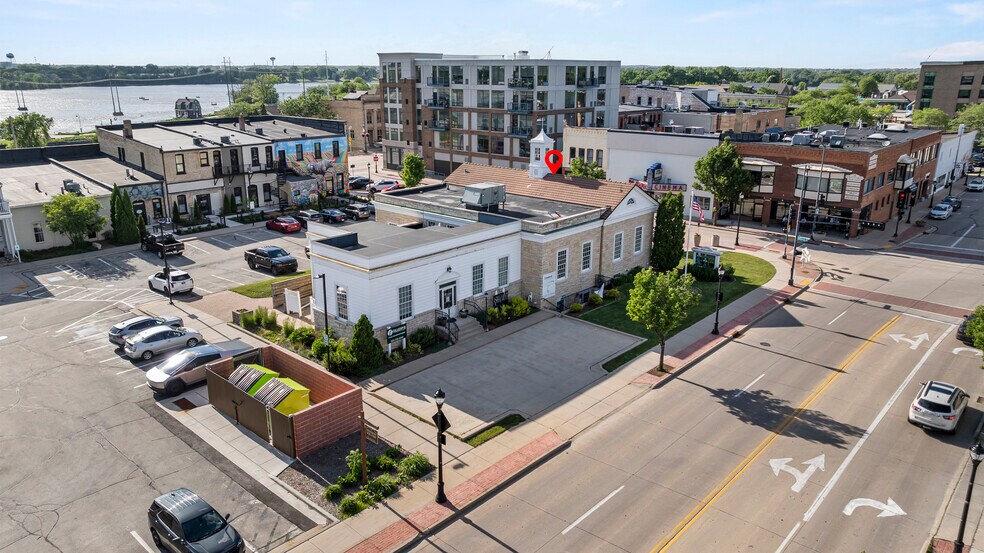 More Photos Of 416 George St, De Pere Office For Sale