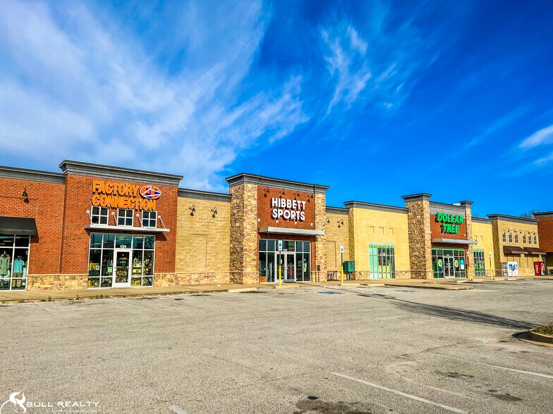 More Photos Of 129-145 Commons Dr, Martin Supermarket For Lease