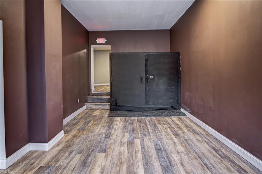 More Photos Of 6818 Lorain Ave, Cleveland Flex For Lease