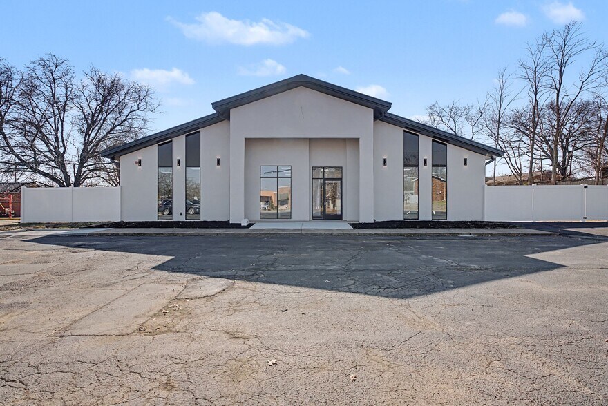 Primary Photo Of 207 Iris Dr, Hendersonville Daycare Center For Sale