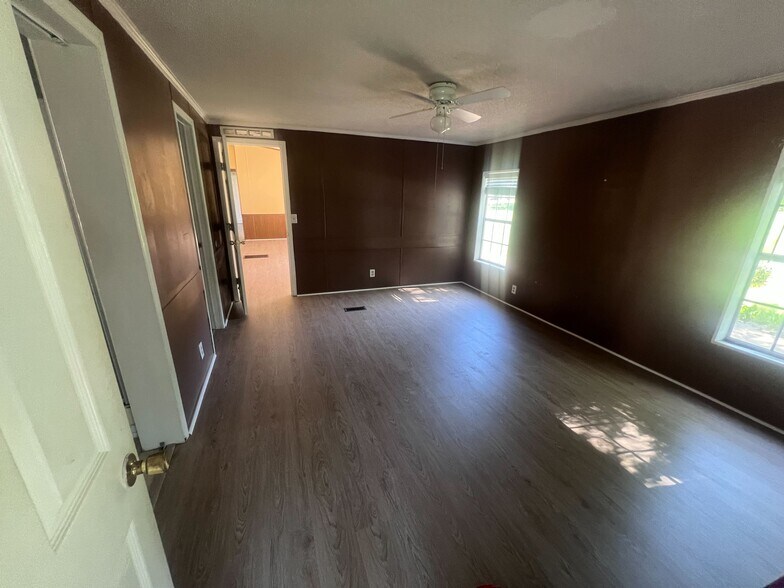 More Photos Of 530 Sims St, Maysville Flex For Lease
