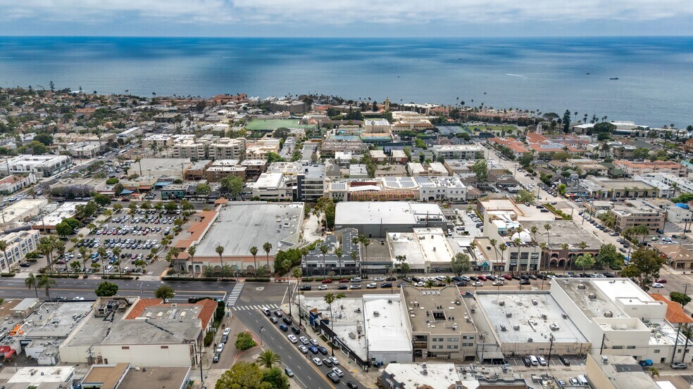 More Photos Of 7606 Girard Ave, La Jolla Apartments For Sale