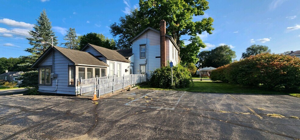 More Photos Of 545 E Main St, Pinckney Office Residential For Sale