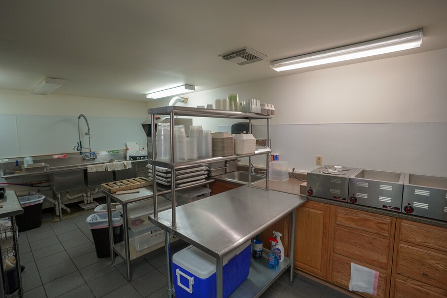 More Photos Of 286 Old Route 15, Cambridge Showroom For Sale