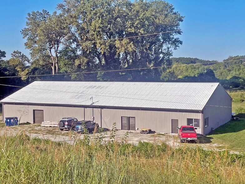 More Photos Of 5446 Chain Of Rocks Rd, Edwardsville Industrial For Sale