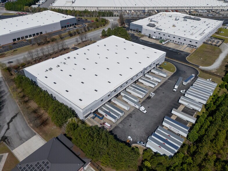 More Photos Of 6725 Oakley Industrial Blvd, Union City Distribution For Lease