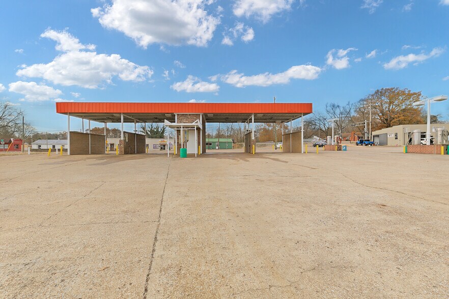 More Photos Of 1045 N 1st St, Milan Carwash For Sale