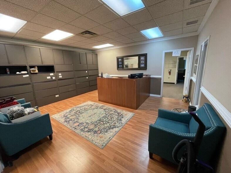More Photos Of 10001 Courtview Ln, Chesterfield Office For Lease