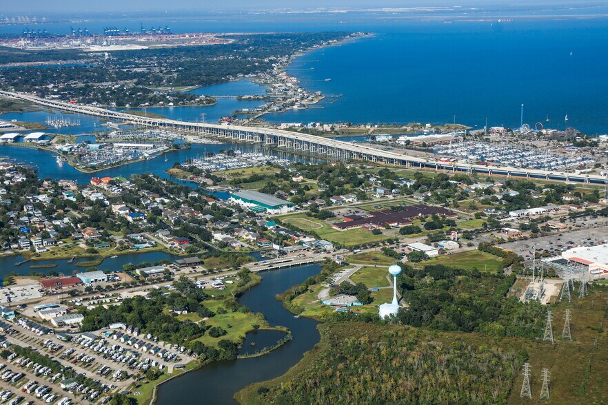 More Photos Of 616-624 Marina Bay Dr, Kemah Storefront For Sale