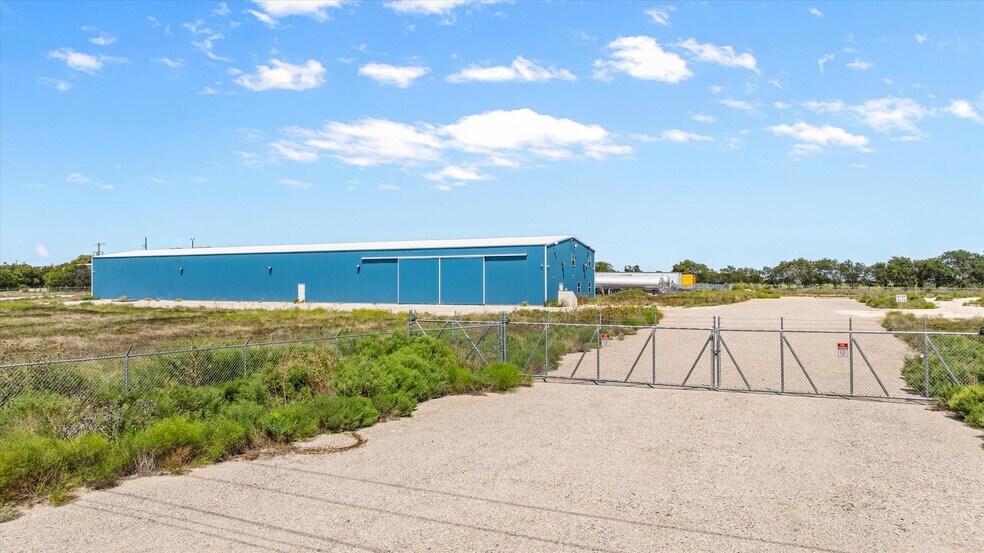 More Photos Of 14100 N Highway 171, Cresson Warehouse For Lease