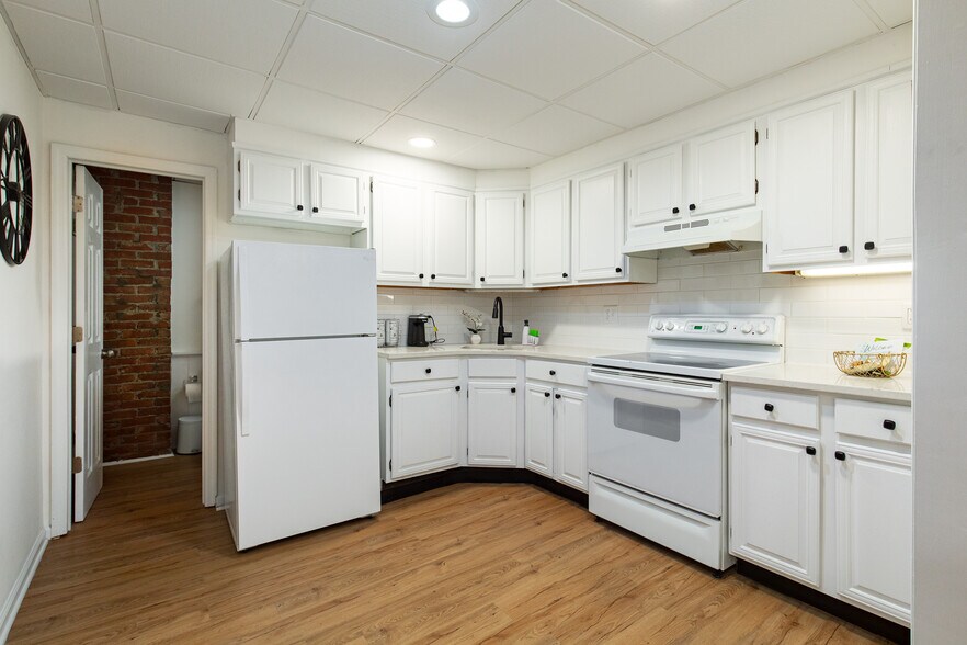 More Photos Of 48 Columbia St, Poughkeepsie Apartments For Sale